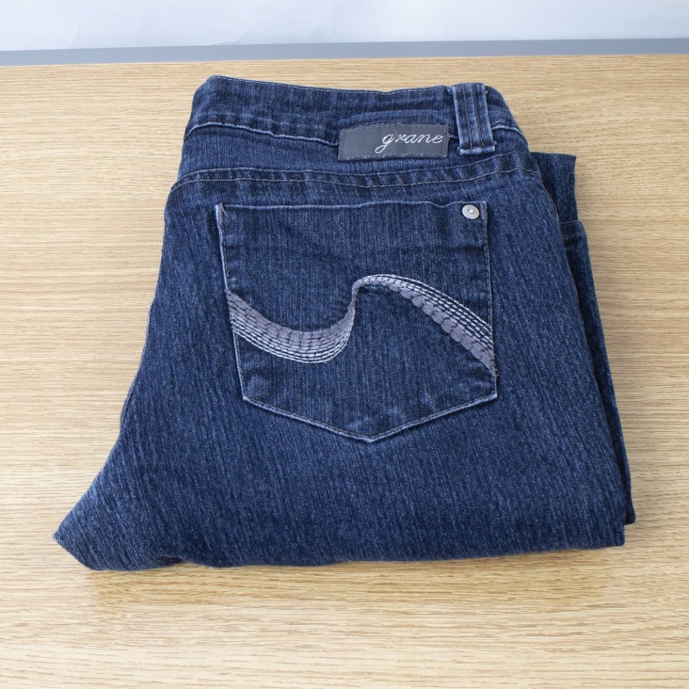 Grane Straight Fit 9 (28 X 31) Women's Denim Jeans Dark Wash Zip Fly Distressed